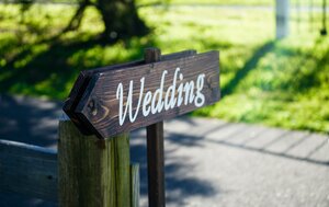 7 Must Have Wedding Signs
